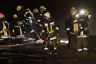 182 Einsatzkräfte bei Dachbrand der Hauptschule in Altmünster im Einsatz 20140724-2952.jpg