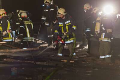 182 Einsatzkräfte bei Dachbrand der Hauptschule in Altmünster im Einsatz 20140724-2953.jpg