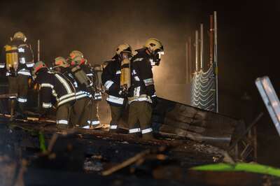 182 Einsatzkräfte bei Dachbrand der Hauptschule in Altmünster im Einsatz 20140724-2957.jpg