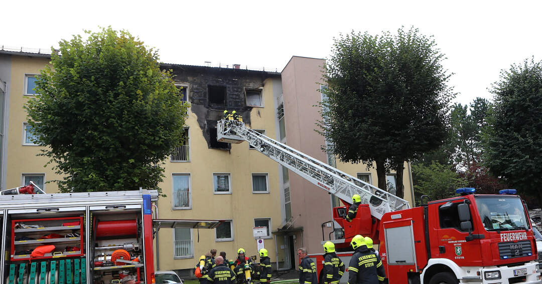 Titelbild: Brand in Steyrer Mehrparteienhaus