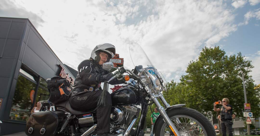 Titelbild: Harley-Girls gaben Gas für Spenden