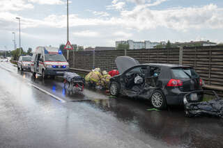 Schwerer Verkehrsunfall auf der B1 bei Ebelsberg 20140824-5161.jpg