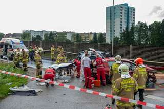 Schwerer Verkehrsunfall auf der B1 bei Ebelsberg 20140824-5175.jpg
