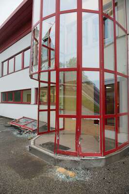 Pkw schleuderte gegen Glasvorbau – Lenker eingeklemmt 20141001-8473.jpg