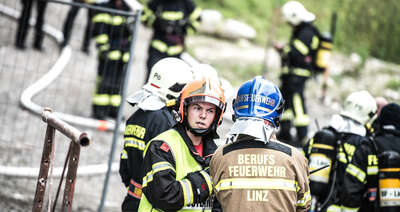 Brandalarm auf der Baustelle der Bruckner Universität 20141011-4641.jpg
