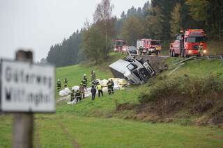 Lkw mit 23 Tonnen Streusalz stürzte über Böschung 20141017-5340.jpg