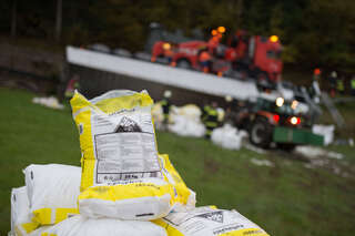 Lkw mit 23 Tonnen Streusalz stürzte über Böschung 20141017-5348.jpg