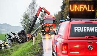 Lkw mit 23 Tonnen Streusalz stürzte über Böschung 20141017-5359.jpg