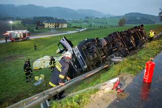 Lkw mit 23 Tonnen Streusalz stürzte über Böschung 20141017-9752.jpg