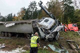 Lkw mit 23 Tonnen Streusalz stürzte über Böschung 20141017-9786.jpg