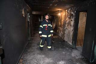 Mehrere Personen bei Brand in einem Mehrparteienhaus verletzt 20141025-0016.jpg