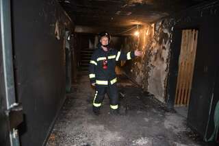 Mehrere Personen bei Brand in einem Mehrparteienhaus verletzt 20141025-0017.jpg