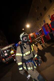 Keller in Flammen - Großeinsatz für Einsatzkräfte in Linz 20141104-0539.jpg
