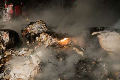 Brand von Altpapier in einer Linzer Recyclingfirma 20141118-2289.jpg