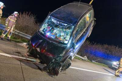 Drogenlenker überschlug sich mit Auto auf der Westautobahn 20141122-2964.jpg