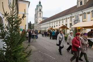 Adventmarkt und Adventkranzweihe im Stift St. Florian 20141129-3436.jpg