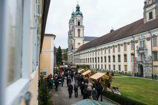 Adventmarkt und Adventkranzweihe im Stift St. Florian 20141129-3440.jpg