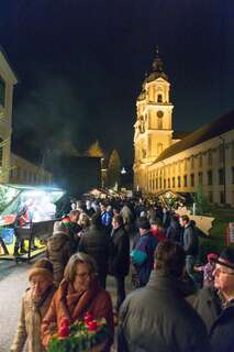 Adventmarkt und Adventkranzweihe im Stift St. Florian 20141129-3476.jpg