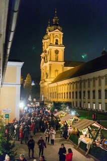 Adventmarkt und Adventkranzweihe im Stift St. Florian 20141129-3479.jpg