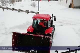 Schneemassen- Jetzt ist Nachbarschaftshilfe angesagt! schneerumung-001.jpg