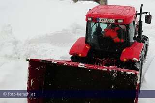 Schneemassen- Jetzt ist Nachbarschaftshilfe angesagt! schneerumung-002.jpg