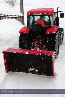 Schneemassen- Jetzt ist Nachbarschaftshilfe angesagt! schneerumung-003.jpg