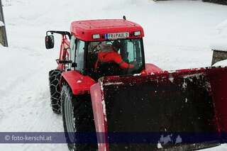 Schneemassen- Jetzt ist Nachbarschaftshilfe angesagt! schneerumung-006.jpg