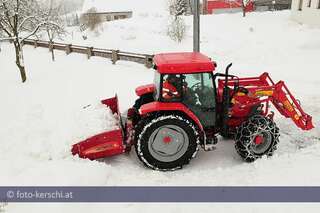 Schneemassen- Jetzt ist Nachbarschaftshilfe angesagt! schneerumung-008.jpg