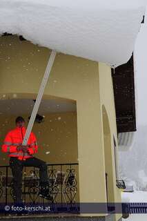 Schneemassen- Jetzt ist Nachbarschaftshilfe angesagt! schneerumung-014.jpg