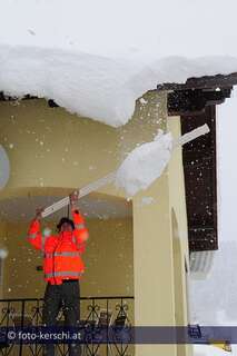 Schneemassen- Jetzt ist Nachbarschaftshilfe angesagt! schneerumung-027.jpg