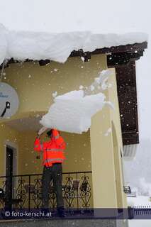 Schneemassen- Jetzt ist Nachbarschaftshilfe angesagt! schneerumung-029.jpg