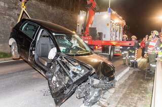 Tödlicher Verkehrsunfall - Auto stürzte 30 Meter steilen Hang hinab 20150414-4293.jpg