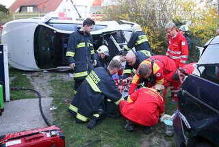 Schwerer Unfall : Auto "flog" über Böschung CD6R4499.jpg