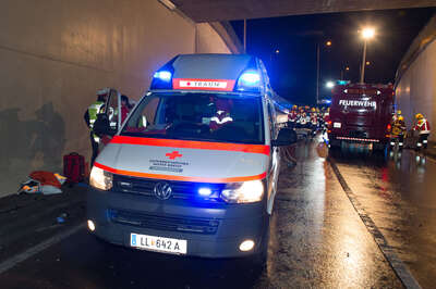 Mercedes bei Unfall in zwei Teile zerrissen 20150501-0616.jpg