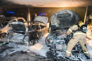 Brandstiftung - Feuer zerstört sechs Fahrzeuge - Verdächtiger von Polizei gefasst 20150503-0819.jpg