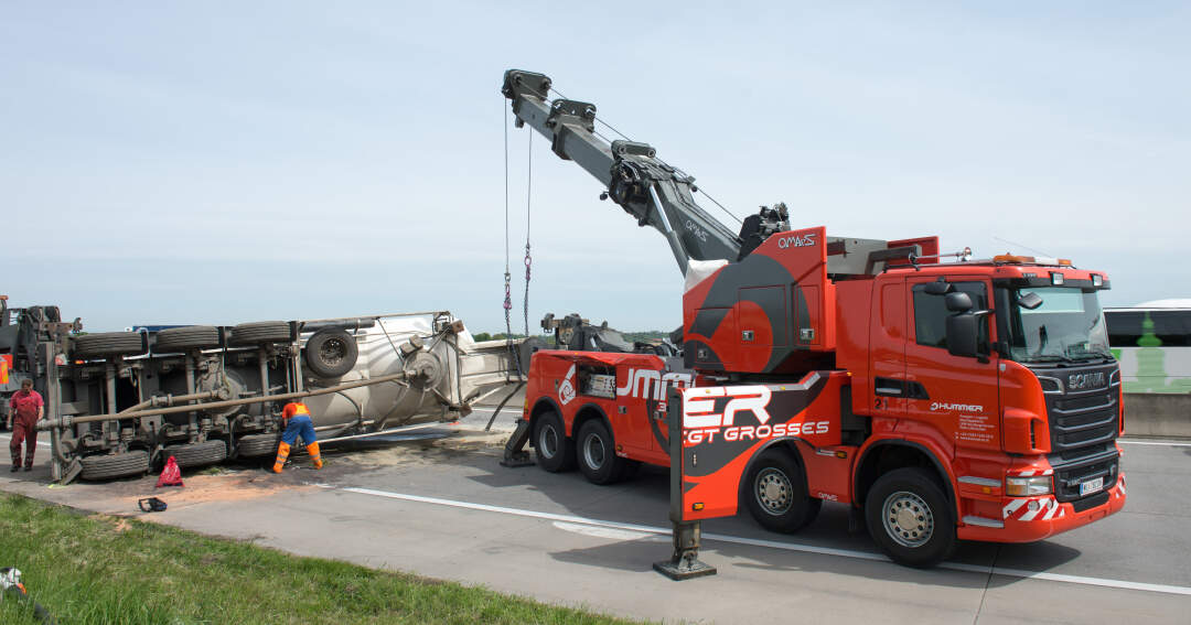 Titelbild: Westautobahn nach Lkw-Unfall gesperrt