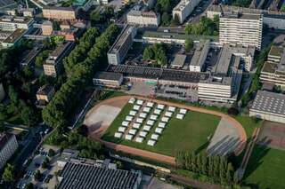 Luftaufnahmen zeigen die Linzer Zeltstadt für Flüchtlinge. 20150608-8337.jpg