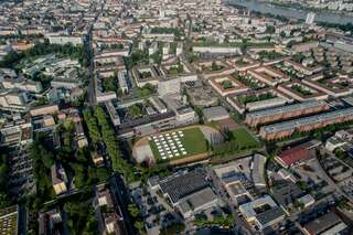 Luftaufnahmen zeigen die Linzer Zeltstadt für Flüchtlinge. 20150608-8343.jpg