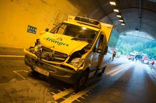 13 Fahrzeuge bei Unfall in Tunnel der A9 beteiligt 20150609-8642_01.jpg