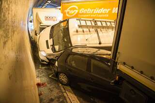 13 Fahrzeuge bei Unfall in Tunnel der A9 beteiligt 20150609-8661_01.jpg
