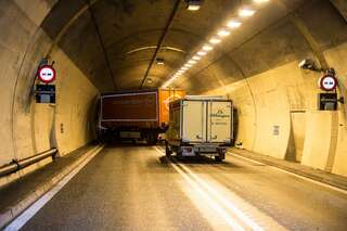 13 Fahrzeuge bei Unfall in Tunnel der A9 beteiligt 20150609-8664_01.jpg