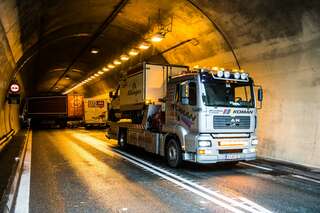 13 Fahrzeuge bei Unfall in Tunnel der A9 beteiligt 20150609-8675.jpg
