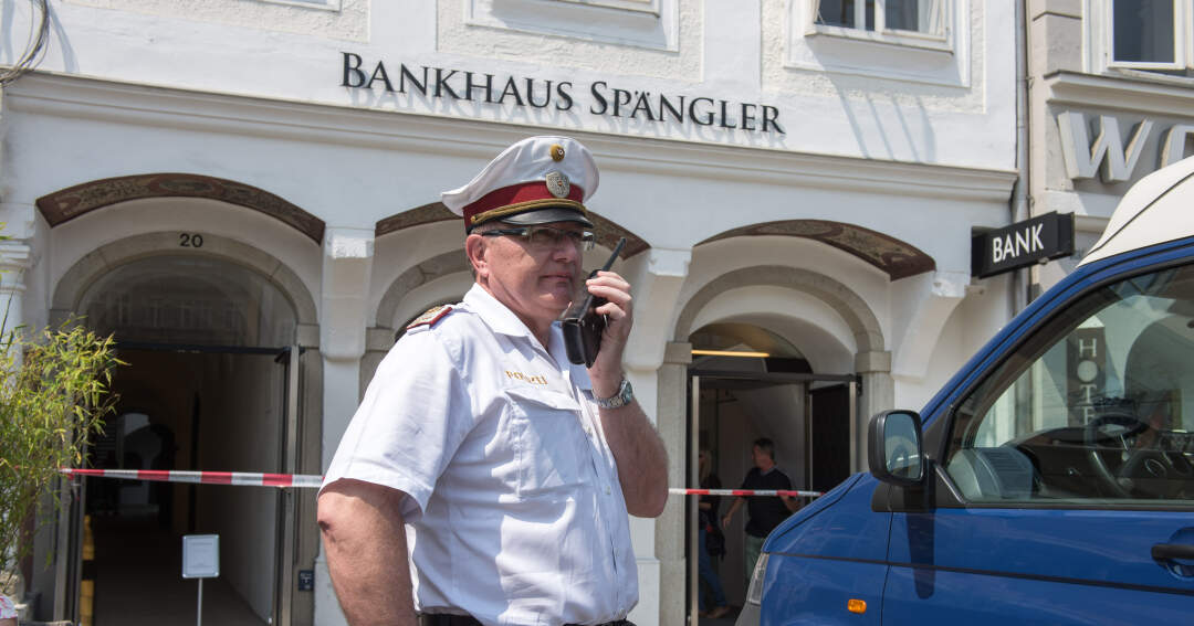 Titelbild: Raubüberfall auf Bank in Linz - Festgenommener ist Serientäter