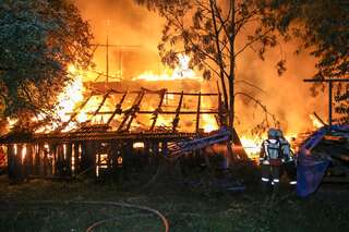 Bauernhof durch Brand fast völlig vernichtet 20150803-8624.jpg