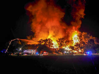 Bauernhof durch Brand fast völlig vernichtet P1060069.jpg