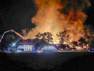 Bauernhof durch Brand fast völlig vernichtet P1060074.jpg