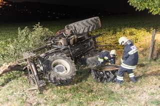 Führerloser Traktor prallt gegen Baum 20150810-4098.jpg