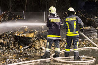 Großbrand in Enns - Karton und Papierballen in Vollbrand 20150825-6589.jpg