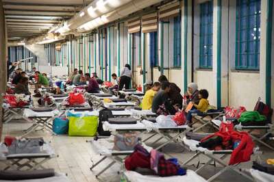 Linz nimmt 500 Flüchtlinge in Tabakfabrik auf 20150905-7631.jpg