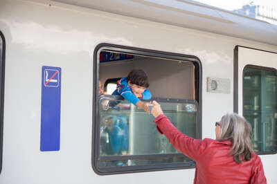 Über 400 Flüchtlinge am Bahnhof in Linz angekommen 20150910-6733.jpg